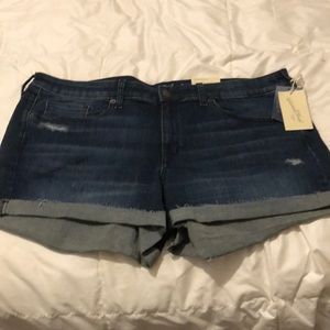 {🆕 Listing} Universal Threads Denim Shorts sz18